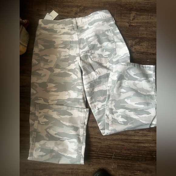 Women’s Camouflage wide leg loose fit pants - Picture 4 of 5